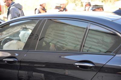 BMW kommt von der Fahrbahn ab und rammt zwei LKW auf der A8 bei Neuhausen